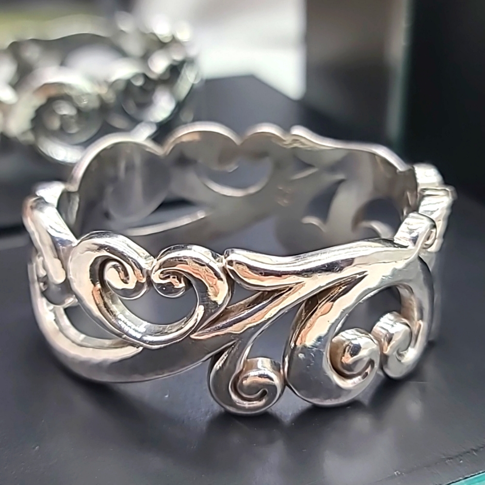 Brighton "Genoa Heart" Hammered Silver Rustic Scrolled Heart ❤️ Hinged Bangle!